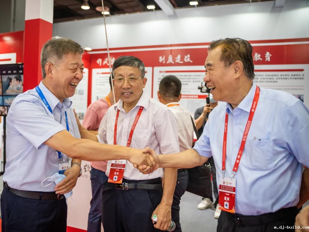 华南职业教育旗下学校受邀参加第二届民办教育博览会 (2).jpg